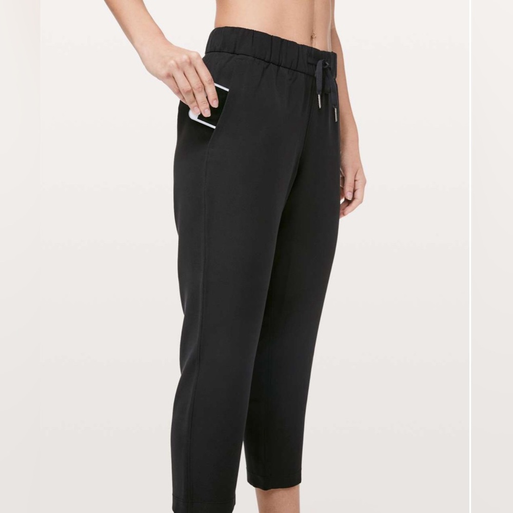 Like New! Lululemon On The Fly Jogger 23” Size 8- Black